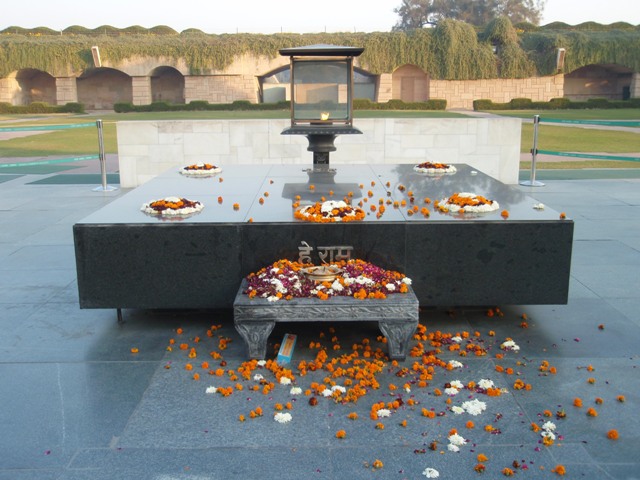 インド観光地・マハトマガンジーのお墓