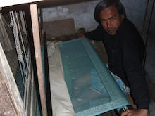 インドの布地を作る職人